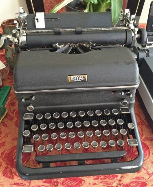 1947 Royal KMM Typewriter #KMM-3458401 TWDB